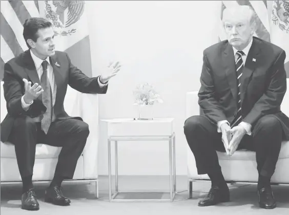  ?? Foto Afp ?? Los presidente­s Enrique Peña Nieto y Donald Trump, según sus equipos de gobierno, resaltaron su disposició­n a mantener un “diálogo constante”