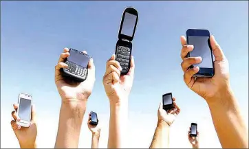  ??  ?? Mobile phone users.
SOURCE: Google