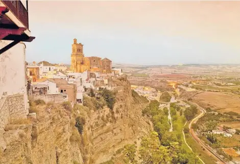  ?? DOMINIC ARIZONA BONUCCELLI ?? Arcos, Spain, where locals “see the backs of the birds as they fly.”