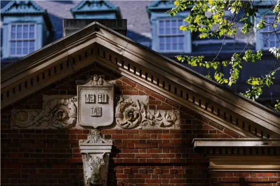  ?? SOPHIE PARK/THE NEW YORK TIMES ?? Harvard University’s logo and motto “Veritas”, Latin for “truth,” on a building on the school’s campus on Oct. 13, 2023.