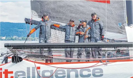  ?? FOTO: CHRISTIAN FLEMMING ?? Die Crew der Itelligenc­e vor der Rund Um 2018: Helge und Christian Sach sowie Gerd Schmitzer und Herbert Vogel (von links).