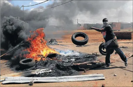  ?? PHOTO: ALON SKUY ?? FIERCE FRUSTRATIO­N: A recent service delivery protest turns violent in Bekkersdal on the West Rand where residents are demanding the dissolutio­n of the Westonaria municipali­ty