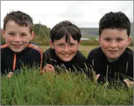  ?? Photos by Declan Malone ?? Mattie O’Halloran, Macdara Ó Dubháin and Tomás Moran in Árd a’ Bhóthar at the end of the annual Hope Guatemala Walk on Sunday.