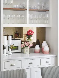  ??  ?? Gilly’s collection of glassware is stored in a pretty dresser-style glass cabinet, with a bronze antique glass panel providing an extra decorative touch.