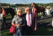  ?? COURTESY OF THE CONRADS ?? Manfred and Penny Conrad with State of Honor (back right) before the Tampa Bay Derby.