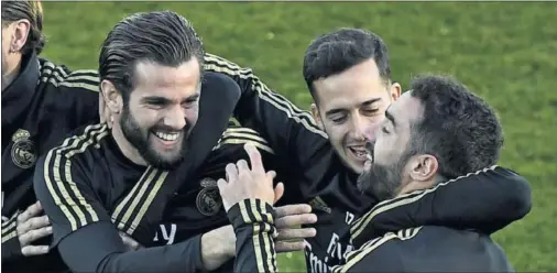 ??  ?? Nacho, Lucas y Carvajal, los únicos canteranos que en los últimos años se han asentado en la plantilla del Real Madrid.