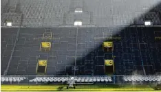  ?? Foto: dpa ?? Ein ungewohnte­s Bild in Dortmund. So wird die Südtribüne der BVB Arena im Spiel gegen Wolfsburg aussehen.