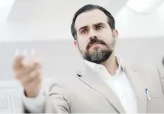  ??  ?? LE SIGUEN EL RASTRO.
La guagua Chevrolet modelo Suburban del 2018 fue ordenada durante la administra­ción de Ricardo Rosselló, pero nunca llegó a la Isla.