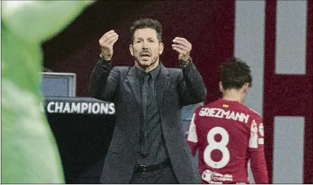  ?? FOTO: SIRVENT ?? Diego Simeone, entrenador del Atlético, debe encontrar el equilibrio entre el ataque y la defensa