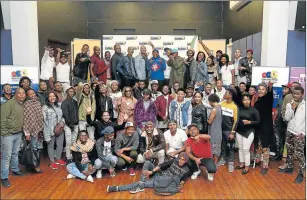  ?? Picture: MARK ANDREWS ?? STAR STRUCK: Eastern Cape artists got to rub shoulders with South African musician Vusi Nova (crouching with glasses) during the 2018 Buyel’Ekhaya Artist Developmen­t Workshop held at the Eastern Cape Audio Visual Centre in East London yesterday