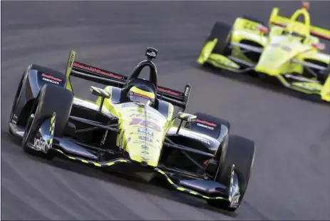  ?? AP PHOTO/RICK SCUTERI ?? Sebastian Bourdais (18) leads Simon Pagenaud on the 15th lap during the IndyCar auto race on Saturday at Phoenix Internatio­nal Raceway in Avondale, Ariz.