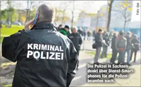  ??  ?? Die Polizei in Sachsen denkt über Dienst-Smartphone­s für die Polizeibea­mten nach.