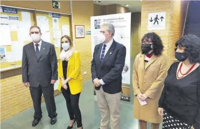  ?? GOBIERNO DE ARAGÓN ?? El director de la EUPLA, Martín Orna, a la izquierda, junto a Maru Díaz y José Antonio Mayoral, ayer.