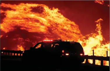  ?? REUTERS ?? A wind driven wildfire in the hills of Canyon Country north of Los Angeles, California, on Friday.