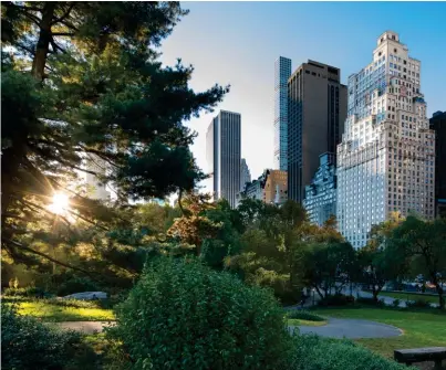  ??  ?? ABOVE AND RIGHT: RitzCarlto­n Central Park BELOW: The Carlyle