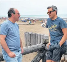  ?? FOTOS: SEBASTIÁN CORTÉS Y PABLO PRESTI - LA NUEVA. ?? El intendente del partido de Monte Hermoso, Marcos Fernández (izq.) y el secretario de Turismo, Hernán Arranz.