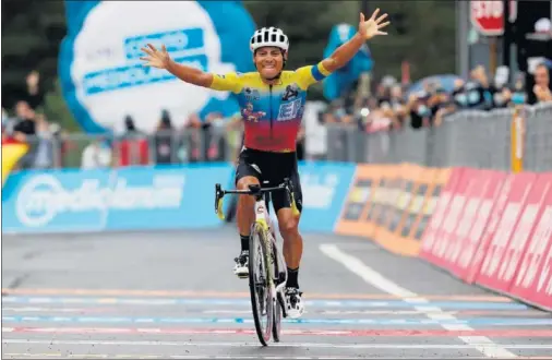  ??  ?? Jonathan Caicedo, campeón de Ecuador, se llevó la victoria en la exigente subida al Etna, el volcán de Sicilia.