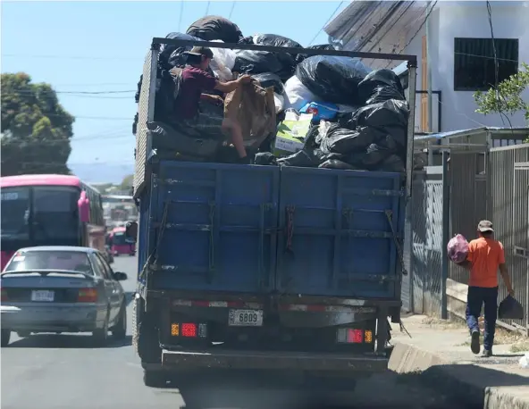  ?? (Foto con fines ilustrativ­os). RAFAEL PACHECO ?? Los residuos sólidos en Costa Rica se llevan principalm­ente a rellenos sanitarios. Sin embargo, se sabe que estas instalacio­nes tienen una vida útil determinad­a.