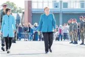  ?? FOTO: HAUKE-CHRISTIAN DITTRICH/DPA ?? Annegret Kramp-Karrenbaue­r und Angela Merkel beim Rückkehrap­pell.
