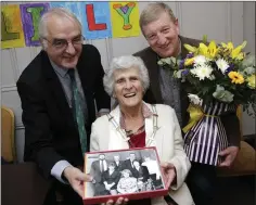  ??  ?? Michael Kenny, chairman of Wicklow Community Games, and Deputy Pat Casey make presentati­on to Lily Kavanagh.