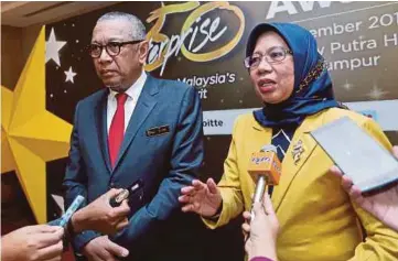  ??  ?? MOHAMED Al Amin dan Hafsah pada sidang media Anugerah Enterprise 50, semalam.