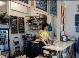  ?? JAKE HUTCHISON — ENTERPRISE-RECORD ?? Diego Brittain — son of Angelina Brittain-Rasmussen and nephew of Autumn Rasmussen and Abigail Rasmussen, co-owners of Live Life Juice Company — serves a customer at the juice bar's Meriam Park location on Tuesday in Chico.