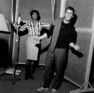  ?? Mirrorpix/Getty Images ?? Let’s dance … Dionne Warwick and Burt Bacharach recording in 1964. Photograph: