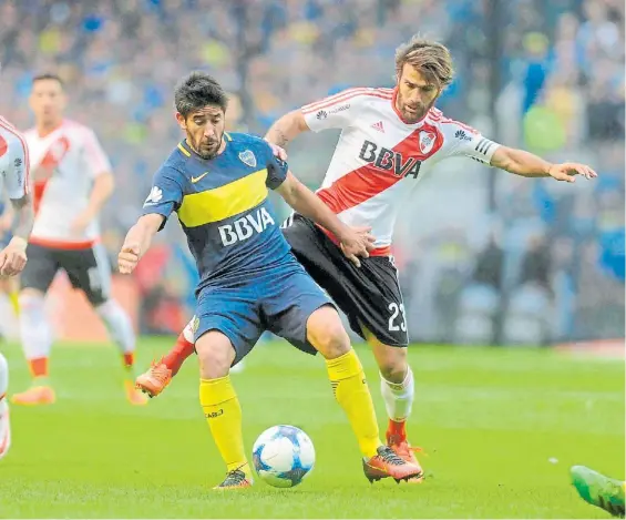  ?? J. FOGLIA ?? Picante. Pablo Pérez y Leonardo Ponzio en el último clásico oficial, aquel de la Boca del 14 de mayo. Ganó River 3-1. Hoy se verán de nuevo.