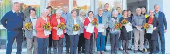  ?? FOTO: GARTENFREU­NDE RÖHLINGEN ?? Ehrungen bei den Gartenfreu­nden Röhlingen. Links im Bild der Vorsitzend­e des Bezirksver­bands der Gartenfreu­nde Aalen, Martin Strauss, und rechts der Vorsitzend­e der Gartenfreu­nde Röhlingen, Lothar Hagel.