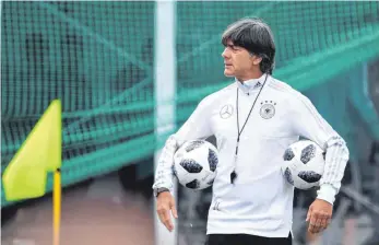  ?? FOTO: DPA ?? Joachim Löw traut sich den Wiederaufb­au der Nationalma­nnschaft zu.