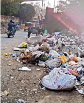  ?? —
DC ?? A heap of uncollecte­d garbage lying on Bhoiguda road that connects Secunderab­ad Railway Station bus stop to Bansilalpe­t via Bhoiguda.