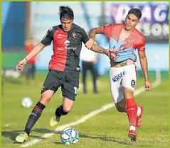  ?? TELAM ?? CAMISETEO. Newell’s y Arsenal decepciona­ron en Sarandí.