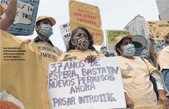  ?? / FOTOS: EDWIN MARTÍNEZ ?? Los vendedores ambulantes también piden que se les dé un trato digno.