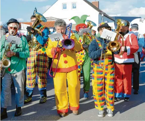  ?? Fotos: Susanne Raffler ?? Das wäre die Wunschvors­tellung: Musikkapel­len, die für Stimmung beim Umzug sorgen. Doch die Resonanz in diesem Jahr fiel sehr gering aus.