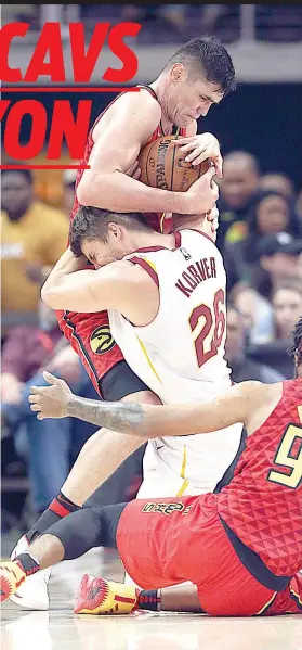  ??  ?? ■ AKO NI: Napaluhod si Kyle Korver (26) sa Cleveland Cavaliers nga nakigsambu­not sa bola batok ni Ersan Ilyasova sa Atlanta Hawks niining aktoha atol sa ilang duwa kagahapon sa NBA. Ang Cavaliers mirehistro sa ilang ikanapulo nga sunodsunod nga...