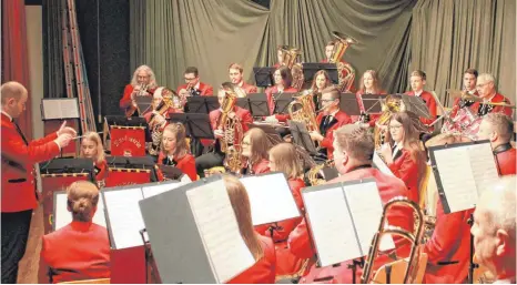  ?? FOTO: JÜRGEN BLANKENHOR­N ?? Ein tolles Jahreskonz­ert erlebten die Besucher beim Musikverei­n Kirchheim.