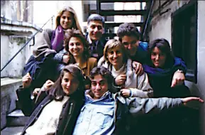  ??  ?? Paris 1985 with classmates at Charpentie­r Academie