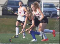  ?? David Stewart / Hearst Connecticu­t Media ?? Darien's Blake Wilks controls the ball in front of New Canaan's Zoey Bennett during a field hockey game at Dunning Field on Monday.
