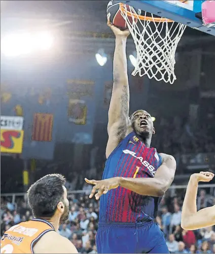  ?? FOTO: PEP MORATA ?? Seraphin ha sido el referente del juego interior del Barça hasta ahora. No es probable que el galo pueda jugar en Atenas