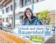  ?? FOTO: RALF LIENERT ?? „Ich habe eine richtige Wut im Bauch“, sagt Angelika Soyer, Vorsitzend­e des Vereins „Mir Allgäuer – Urlaub auf dem Bauernhof“.