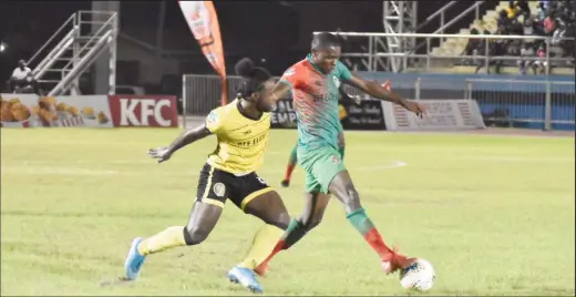  ?? ?? Trayon Bobb (left) of Western Tigers challengin­g a GDF player for possession during the final of Super-16 Championsh­ip