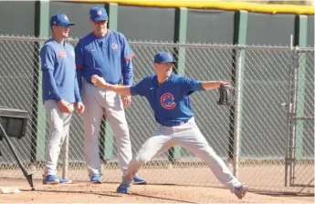  ?? JOHN ANTONOFF/FOR THE SUN-TIMES ?? Right-hander Kyle Hendricks throws a bullpen session during Cubs camp in Mesa, Ariz.