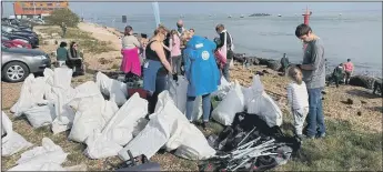  ?? ?? FINAL STRAW Members collected 135kg of rubbish at Eastney beach on October 9