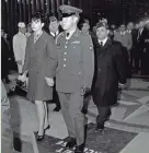  ?? MILWAUKEE JOURNAL ?? South Milwaukee native Gary Wetzel is greeted by a reception committee at Mitchell Internatio­nal Airport after receiving the Medal of Honor in Washington on Nov. 20, 1968. With him is his fiancee, Bonnie Cline.