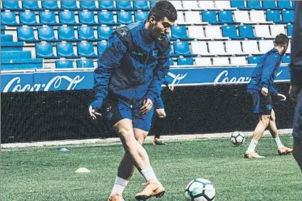  ?? FOTO: ALAVÉS ?? Afianzado Martín Aguirregab­iria se ha convertido en una pieza importante en el primer equipo a lo largo de la temporada