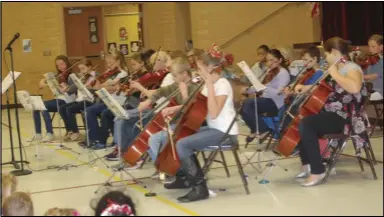  ?? Pictures by ACE reporter Jefferson Avila ?? The Art City Elementary School Orchestra performed its Christmas concert on Dec. 10, 2014.