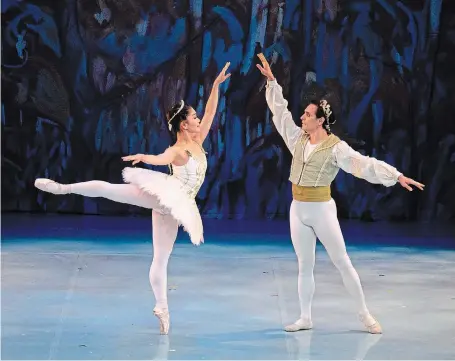  ?? LANCE GLITTER PHOTO ?? Momoka Matsui and Daniel Da Silva in Ballet Jorgen’s production of “The Nutcracker: A Canadian Tradition.”