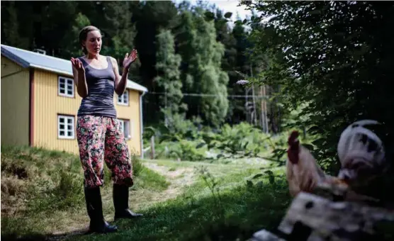  ?? FOTO: JACOB BUCHARDT ?? Magnhild Peggy Jones Gilje er svaert opptatt av miljøet og tar klodens beste med i betraktnin­g når hun nå skal bestemme seg for om hun og mannen skal få barn eller ikke. Her er hun hjemme på småbruket i Åmli i Aust-Agder.