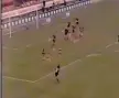  ??  ?? Il paragone Il primo gol rossonero di Tonali è praticamen­te identico al primo di Pirlo, contro il Parma nel 2002: su punizione, dalla stessa posizione