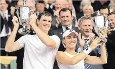  ?? Foto: AP ?? Můj grandslam číslo 23 Martina Hingisová se raduje jako wimbledons­ká šampionka v mixu, parťákem jí byl Jamie Murray.